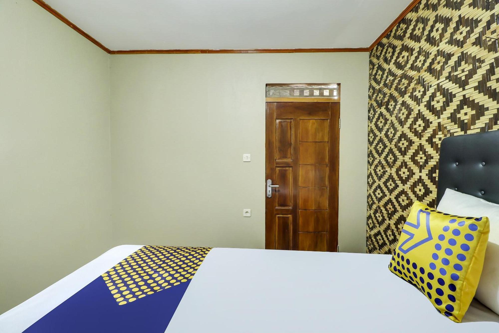 Oyo Homes 90956 Desa Wisata Guranteng Pendjalu Exterior photo