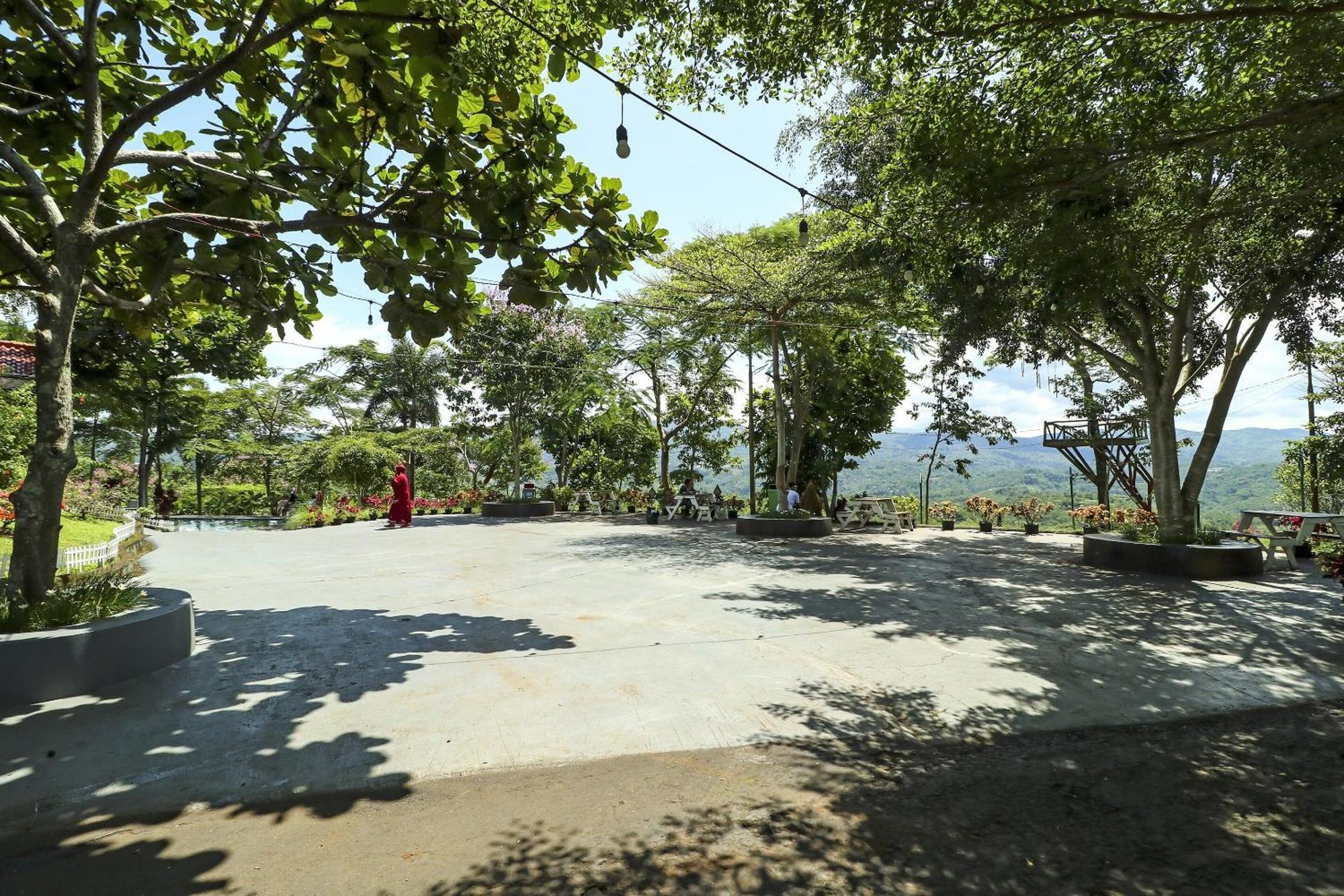 Oyo Homes 90956 Desa Wisata Guranteng Pendjalu Exterior photo